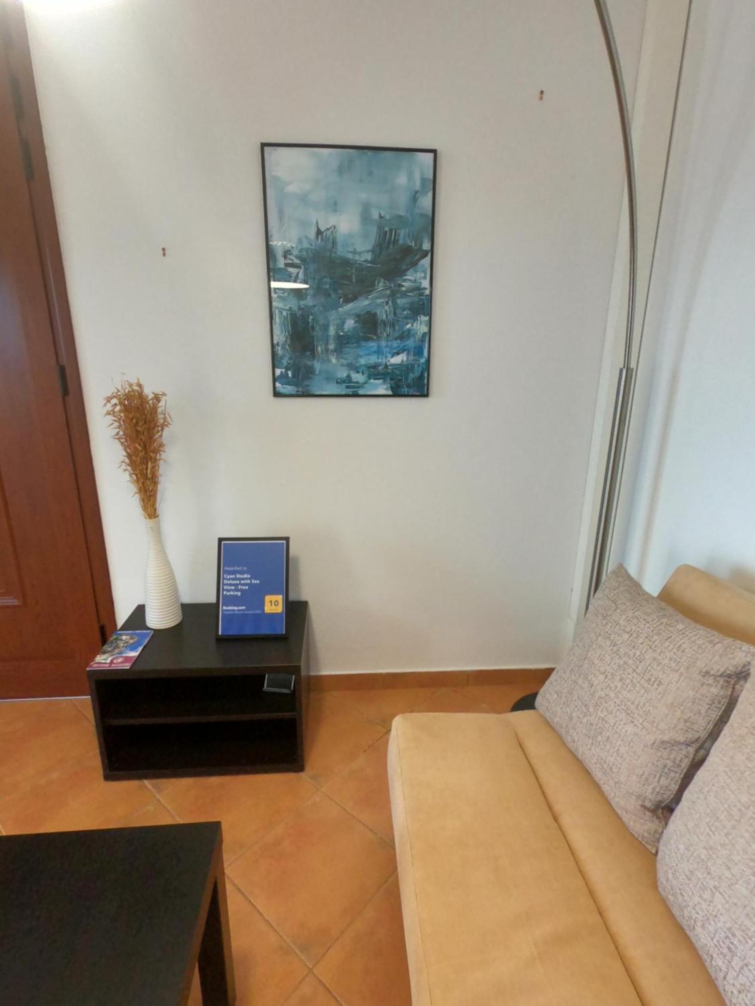 Horizon Studios With Sea View - Free Parking 格洛萨 外观 照片